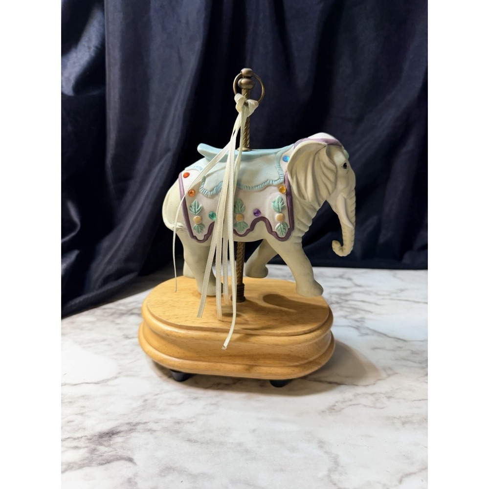 MUSICAL CAROUSEL ELEPHANT WORKS BUT MUSIC DRAGS A LITTLE (2790) - Picture 4 of 6